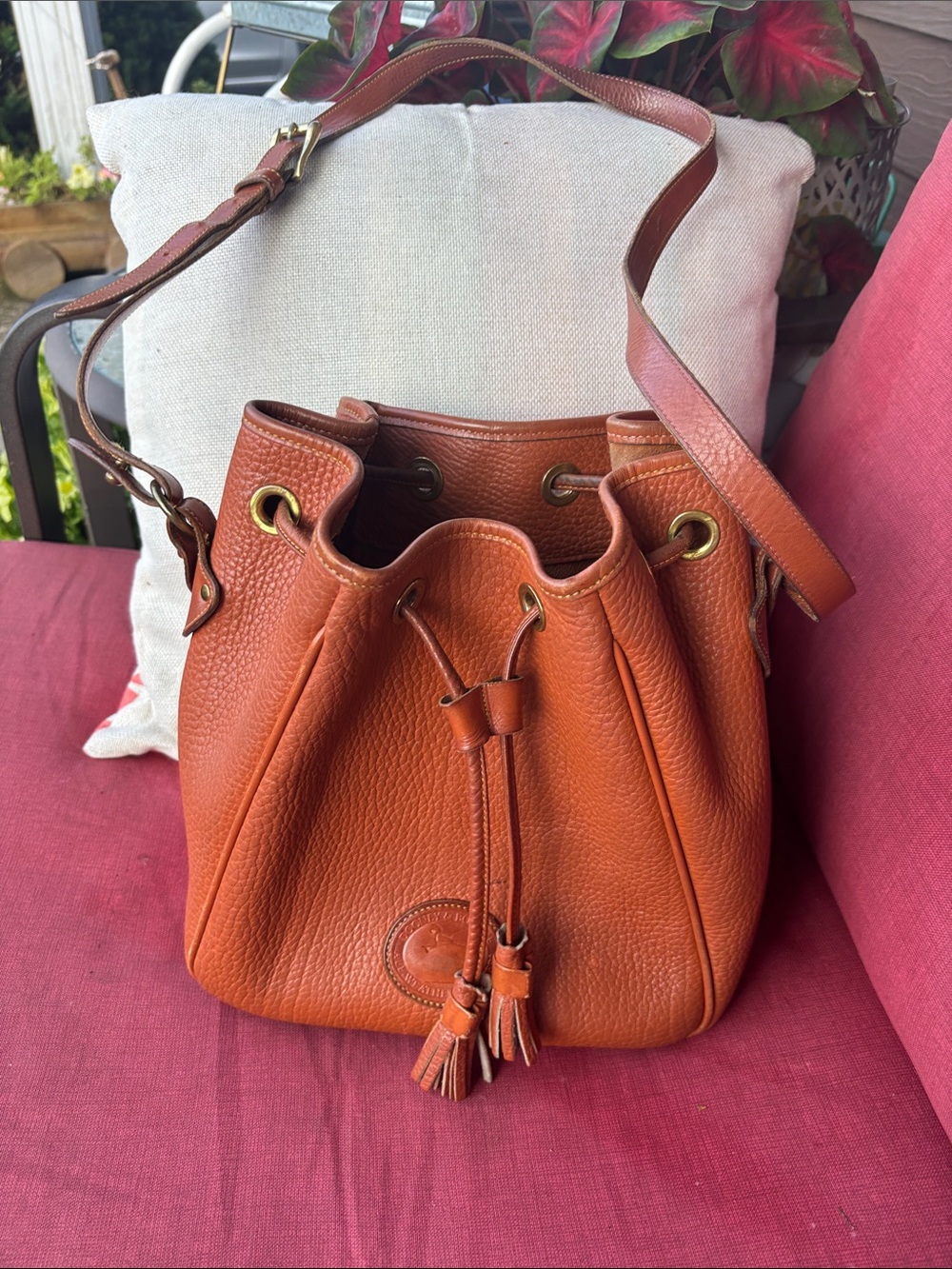 Vintage Dooney and Bourke purse. Doesnโt come with the hanging duck tag.